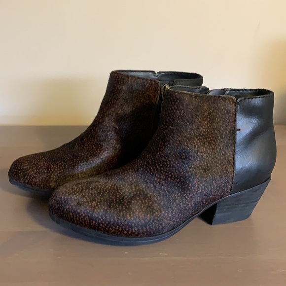 Clarks Cow Hair and Leather Booties - Women’s Size 6 - Picture 2 of 8